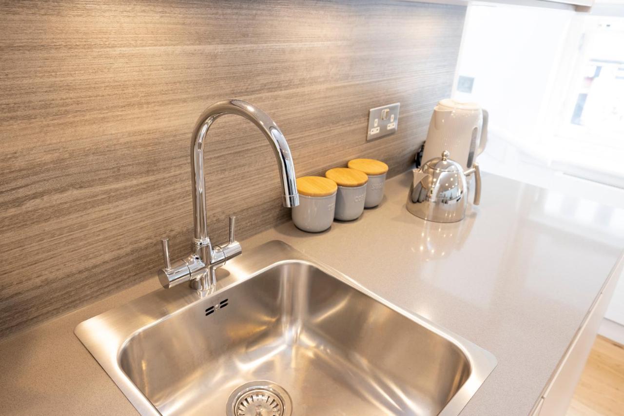 Modern 3-storey 3-bedroom Apartamento
