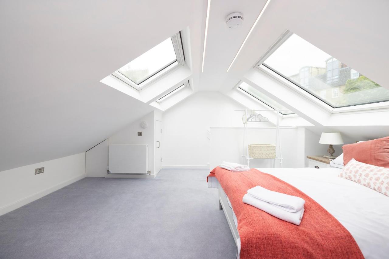 Modern 3-storey 3-bedroom Apartamento